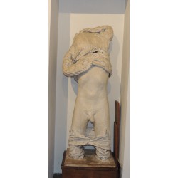 Uomo che si veste