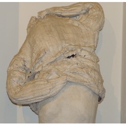 Uomo che si veste